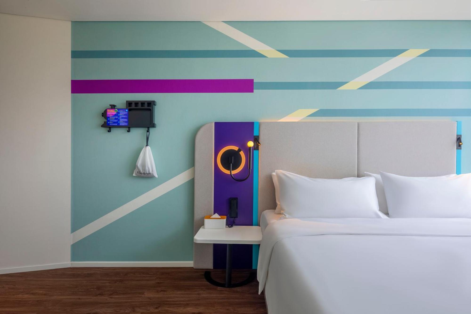 Отель Tru By Hilton Centre 4*